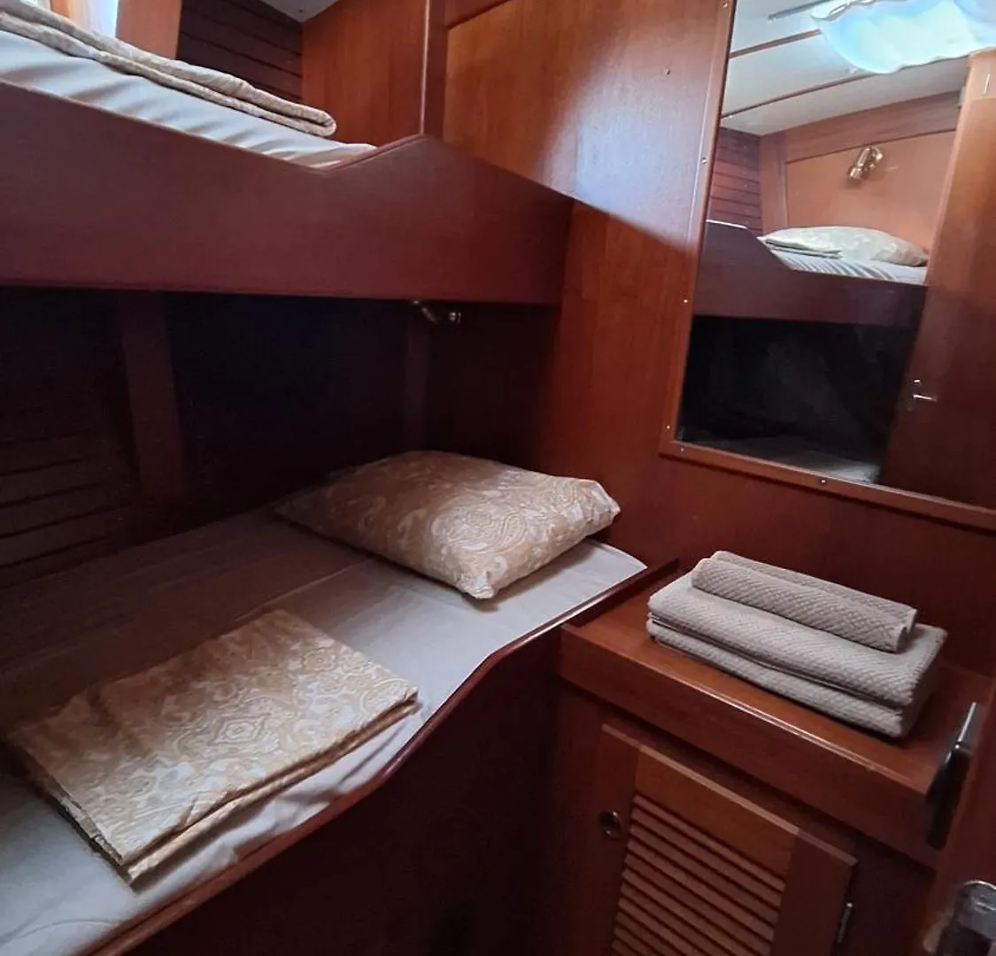 Velero Vagamares En Punta Umbria Hotel Botel