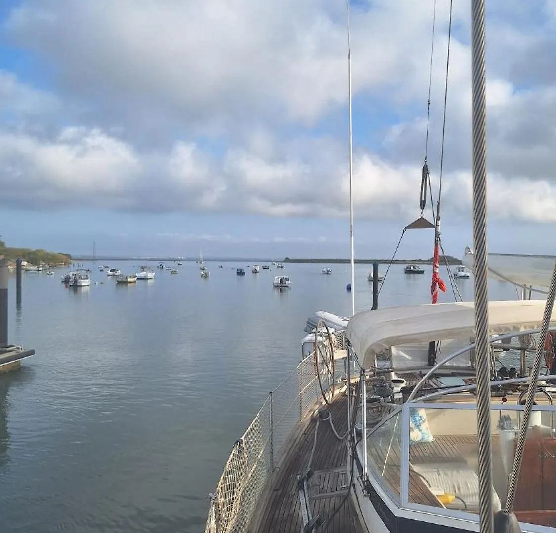 Velero Vagamares En Punta Umbria Hotel Botel